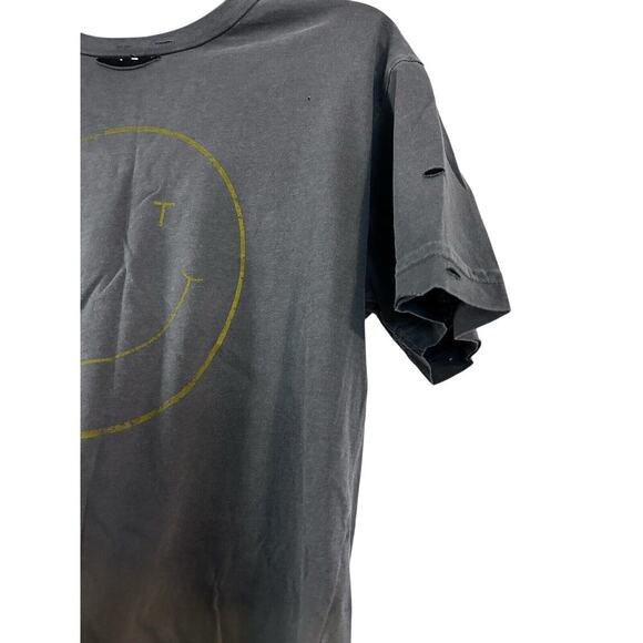 Distressed With Holes Montana Smiley Face Tshirt Large Grey Gray NWT - Picture 4 of 8